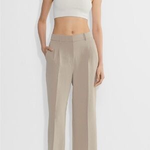 Aritzia
The Effortless Pant™ Cropped - Crepette